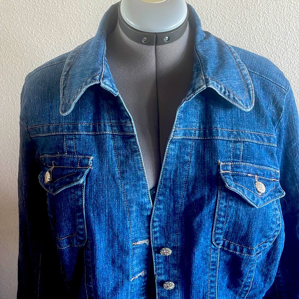 Fancy tailored back Dress Barn Jean Jacket 18/20 super flattering v neck flair